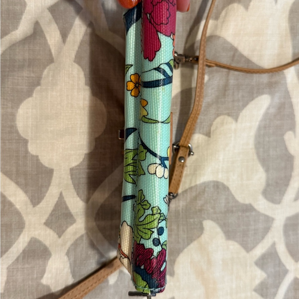 Sakroots Artist Circle Large Smartphone Crossbody Wallet in a floral pattern - Picture 5 of 13
